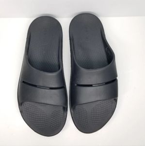 New/without tags. OOFOS Unisex  Black Recovery Slide Sandals Men 6 Women’s 8.